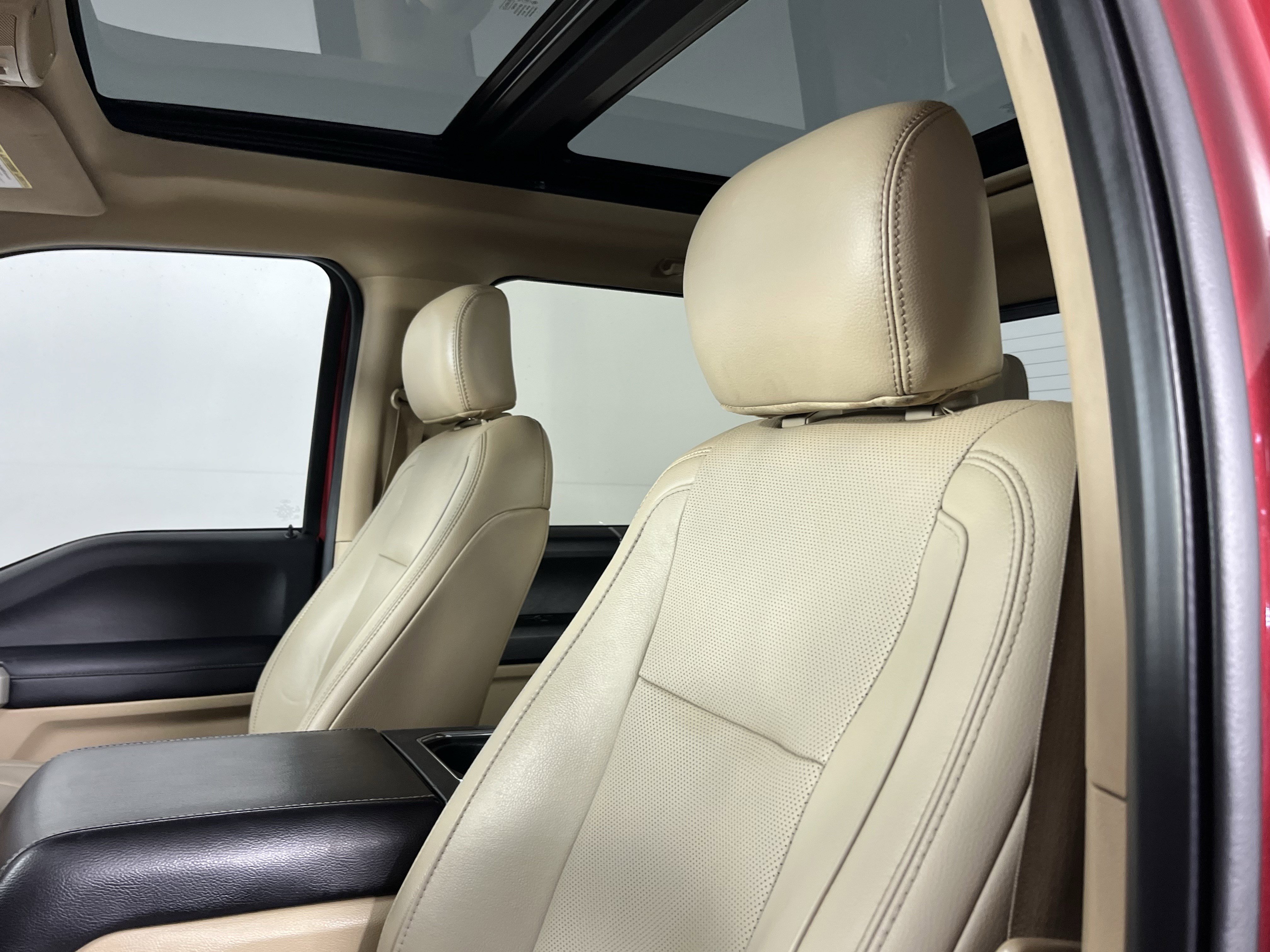 Used 2018 Ford F350 Lariat w/ Chrome Package image 18