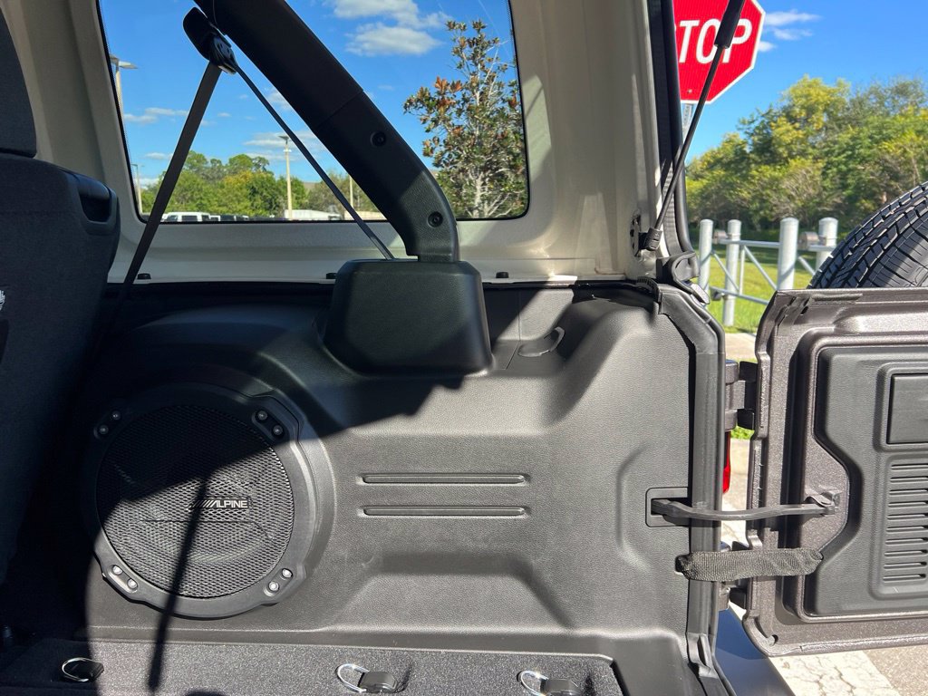 Certified 2025 Jeep Wrangler Unlimited Sahara w/ Technology Group AWD/4WD image 23