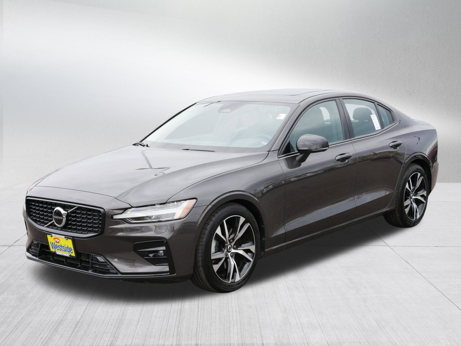 Used 2025 Volvo S60 B5 Core image 3
