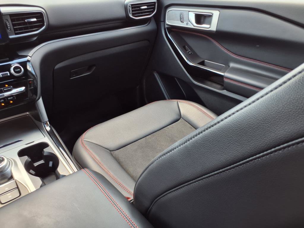 Certified 2023 Ford Explorer ST-Line w/ Class IV Trailer Tow Package image 12