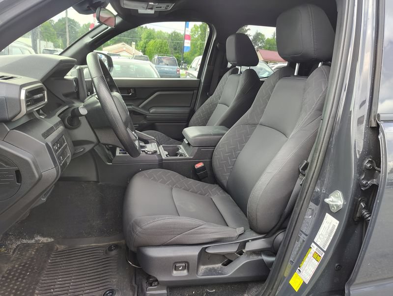 Used 2024 Toyota Tacoma SR w/ SR Upgrade Package AWD/4WD image 9