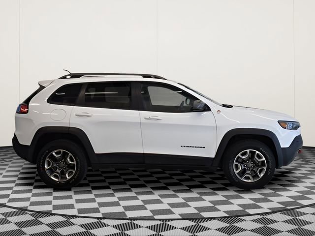 Used 2019 Jeep Cherokee Trailhawk AWD/4WD image 2