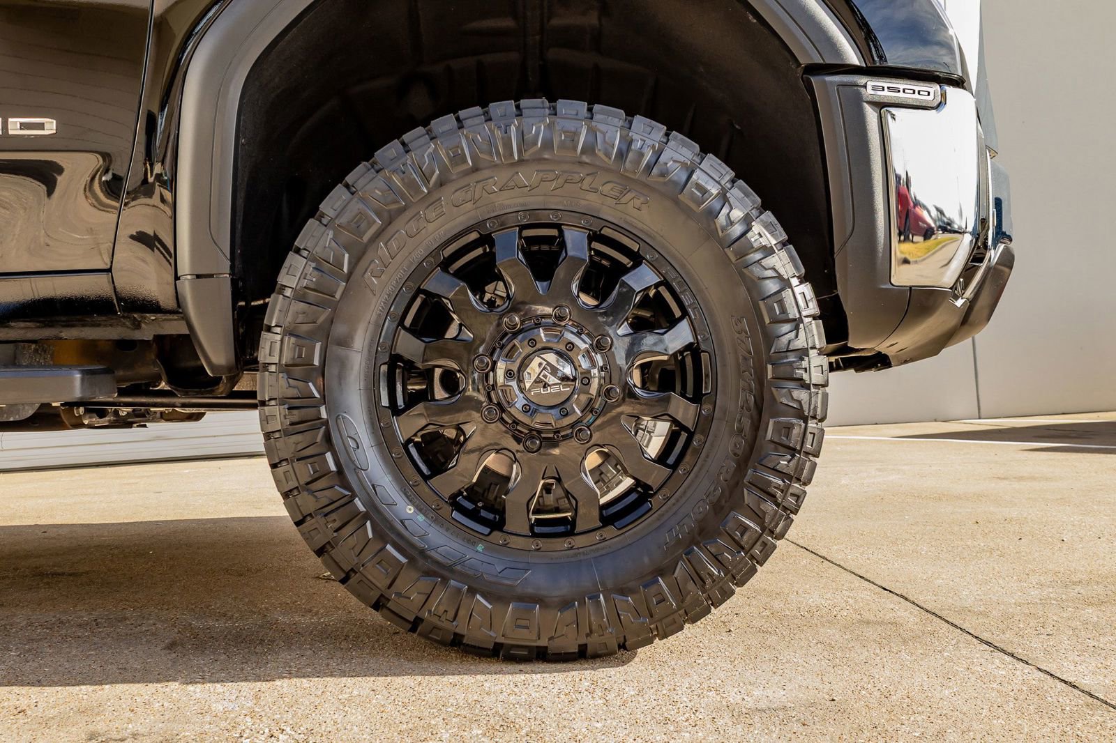 Used 2025 GMC Sierra 3500 SLT w/ Texas SLT Premium Package image 12