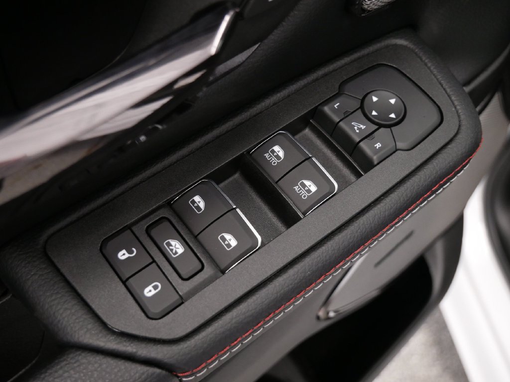 New 2026 RAM 1500 Laramie AWD/4WD image 18
