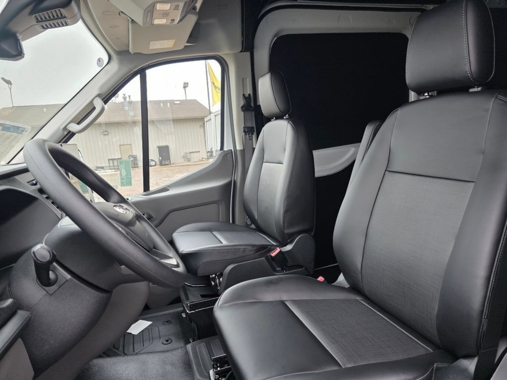 New 2026 Ford Transit 250 148 Medium Roof w/ Load Area Protection Package RWD image 27