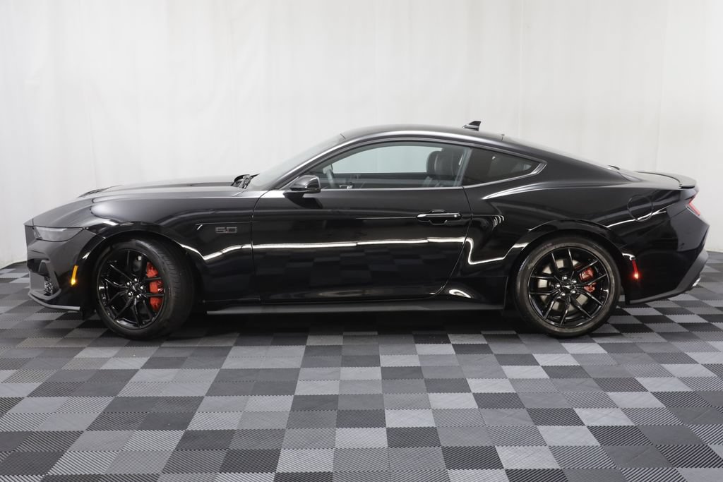 Used 2025 Ford Mustang GT Premium RWD image 4