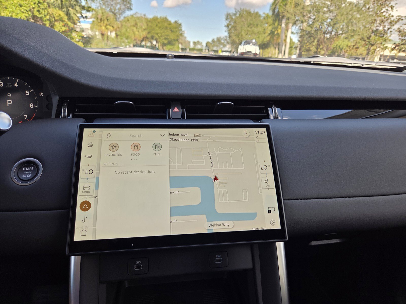 New 2025 Land Rover Discovery Sport S image 12