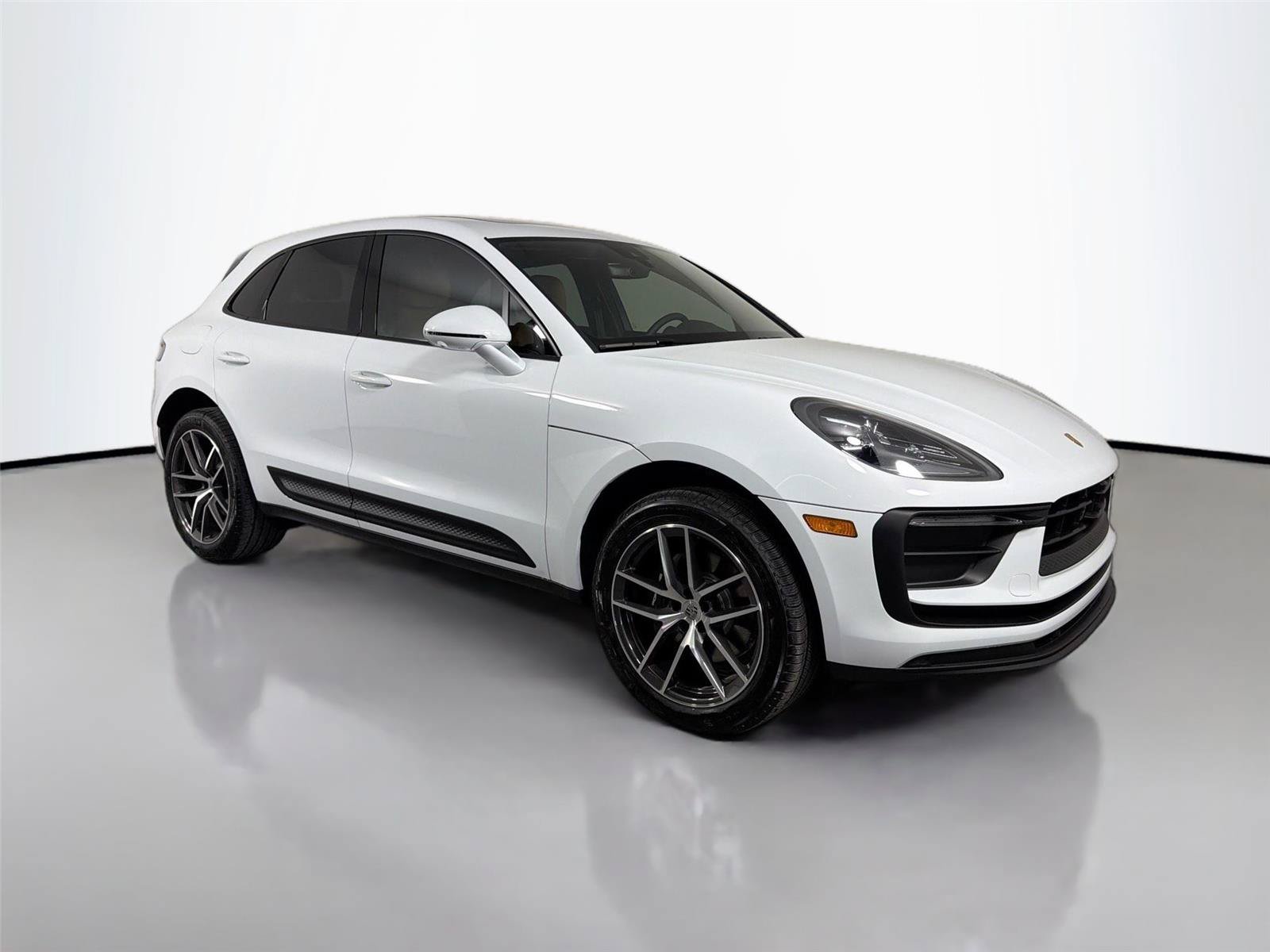 Certified 2026 Porsche Macan Turbo AWD/4WD image 9