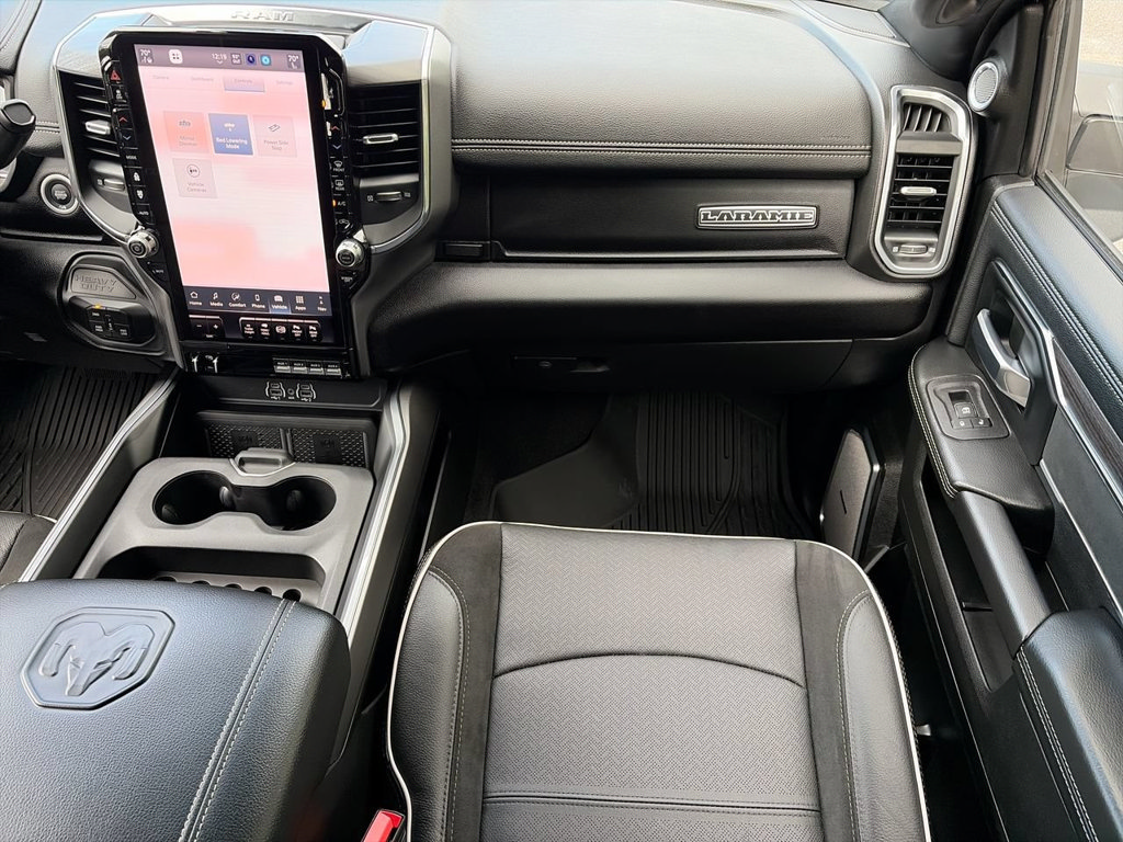 Used 2025 RAM 3500 Laramie AWD/4WD image 17