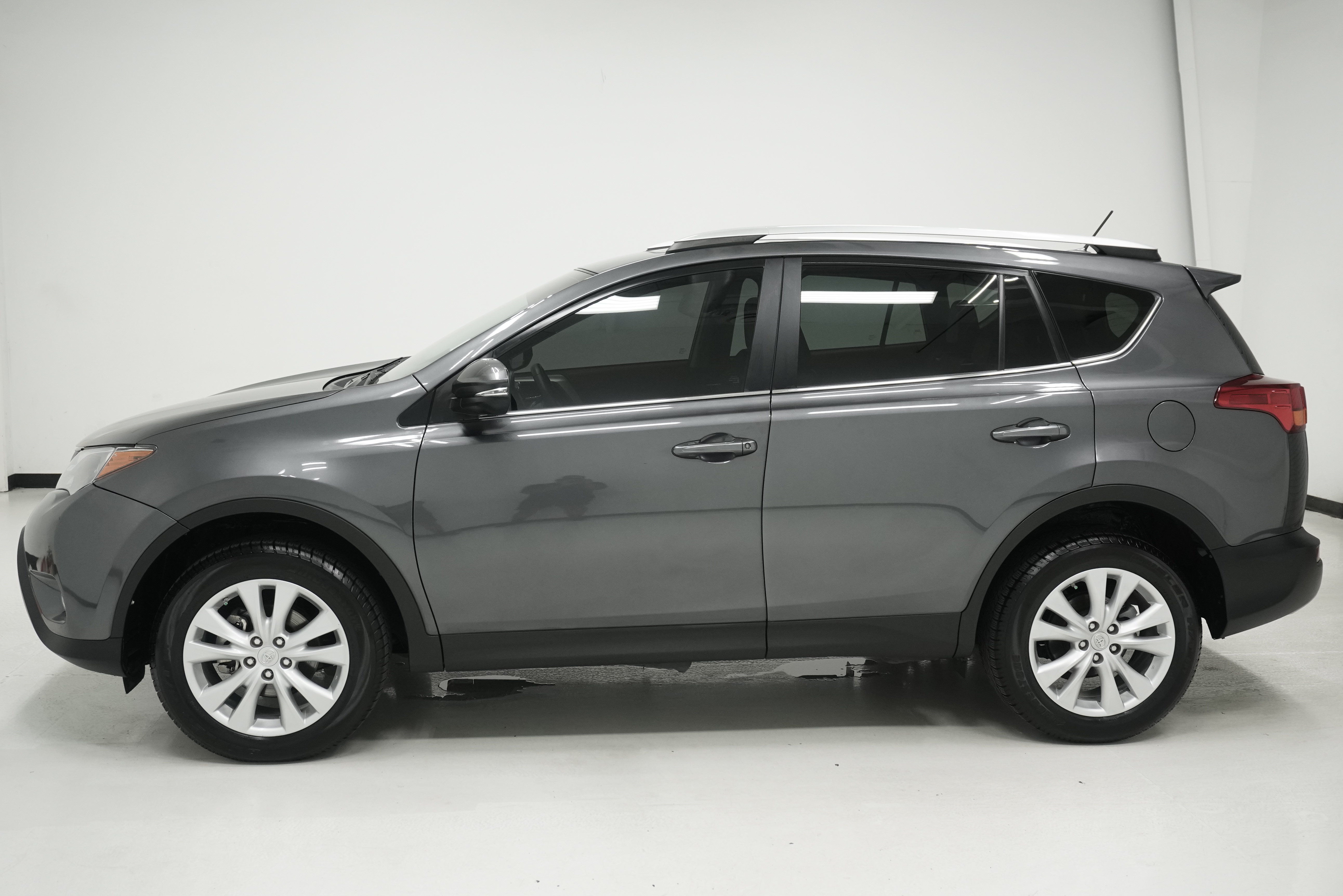 Used 2013 Toyota RAV4 Limited FWD image 7
