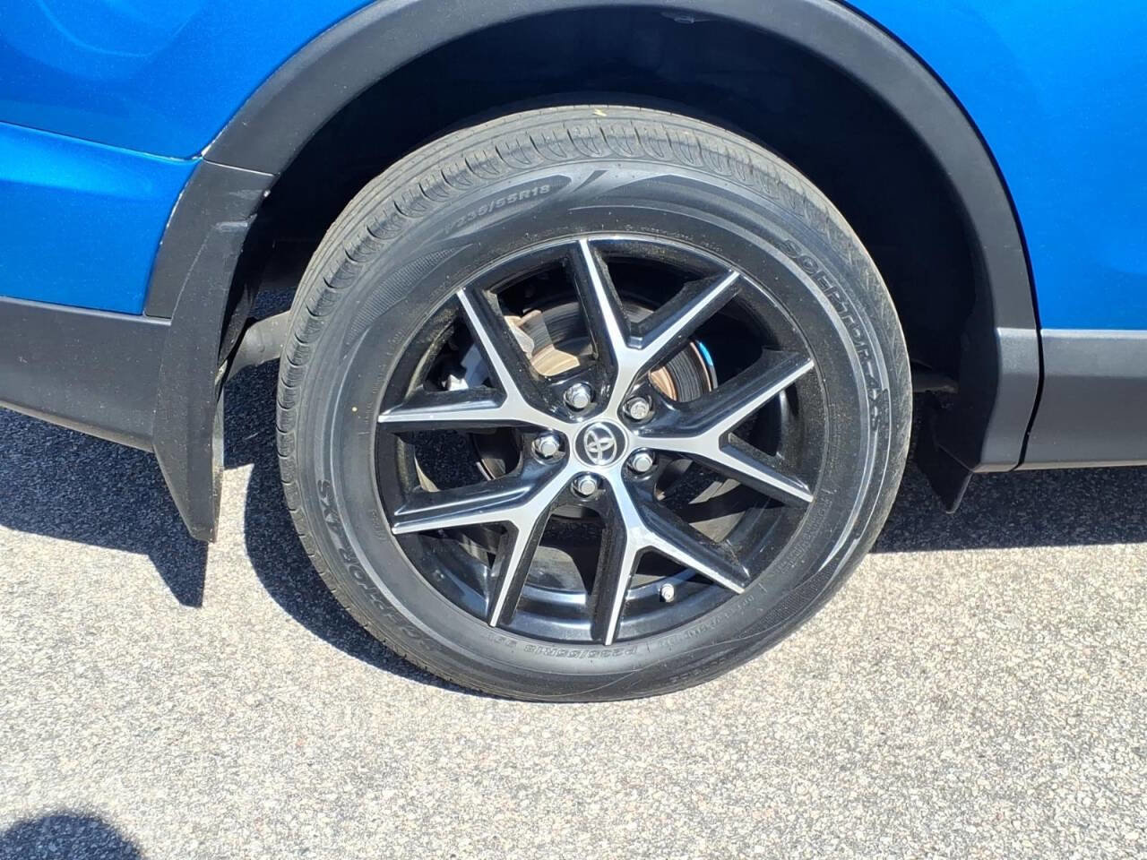 Used 2018 Toyota RAV4 SE w/ Power Extra Value Package AWD/4WD image 11