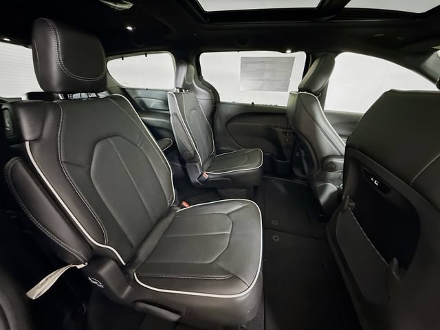 New 2027 Chrysler Pacifica Limited FWD image 30
