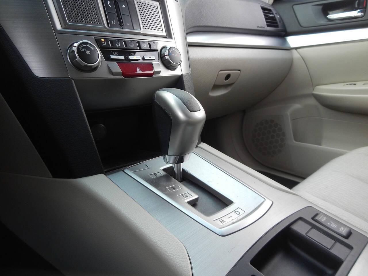 Used 2011 Subaru Outback 2.5i Premium w/ All-Weather Pkg AWD/4WD image 37