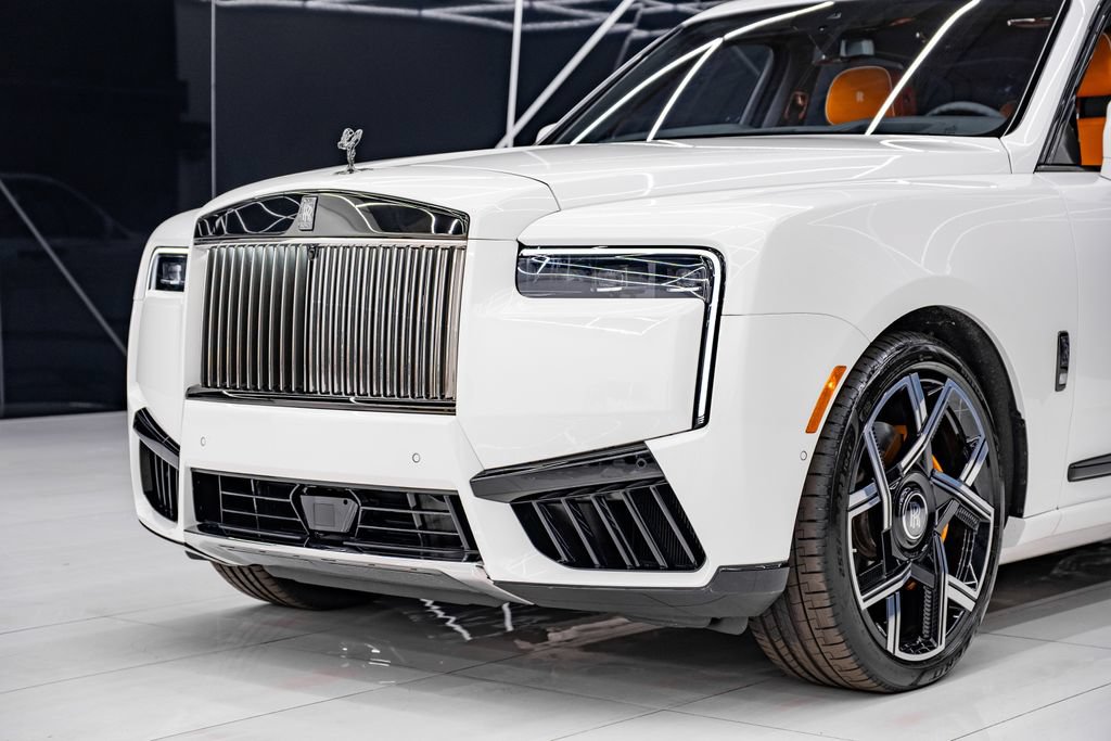 Used 2025 Rolls-Royce Cullinan Black Badge AWD/4WD image 4