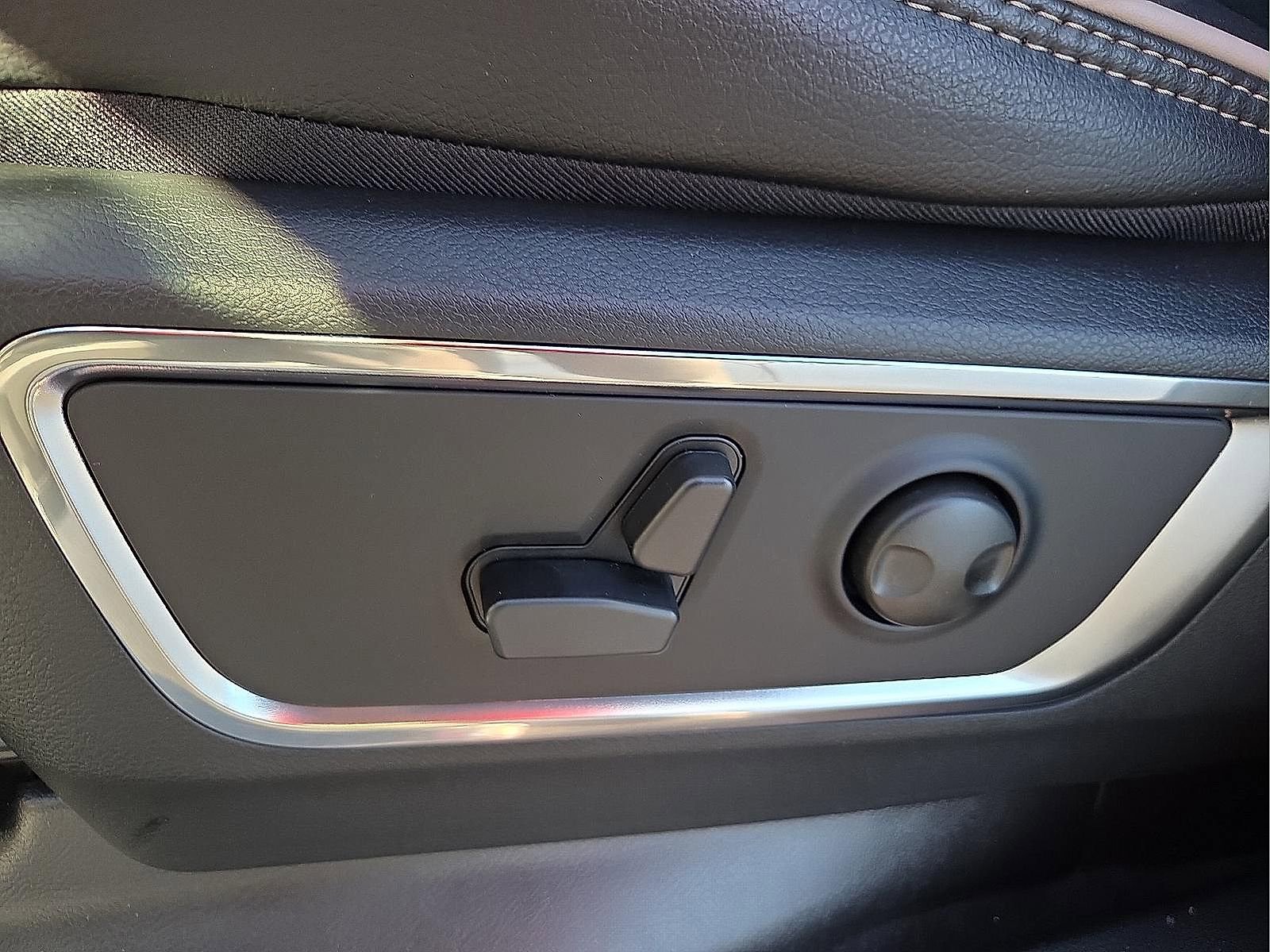 New 2026 RAM 1500 Laramie w/ Night Edition image 15