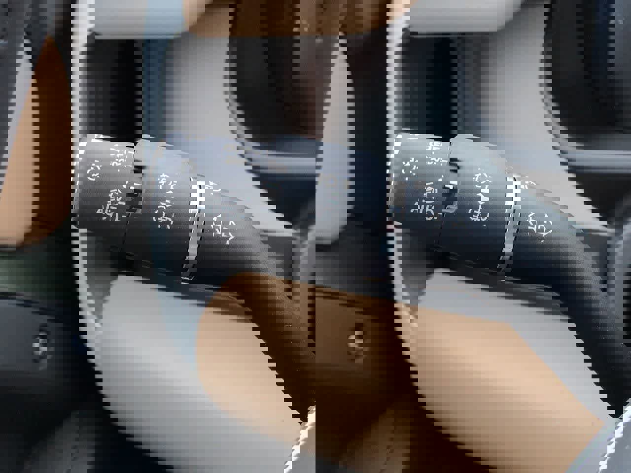 New 2026 Land Rover Defender 130 X-Dynamic SE image 29