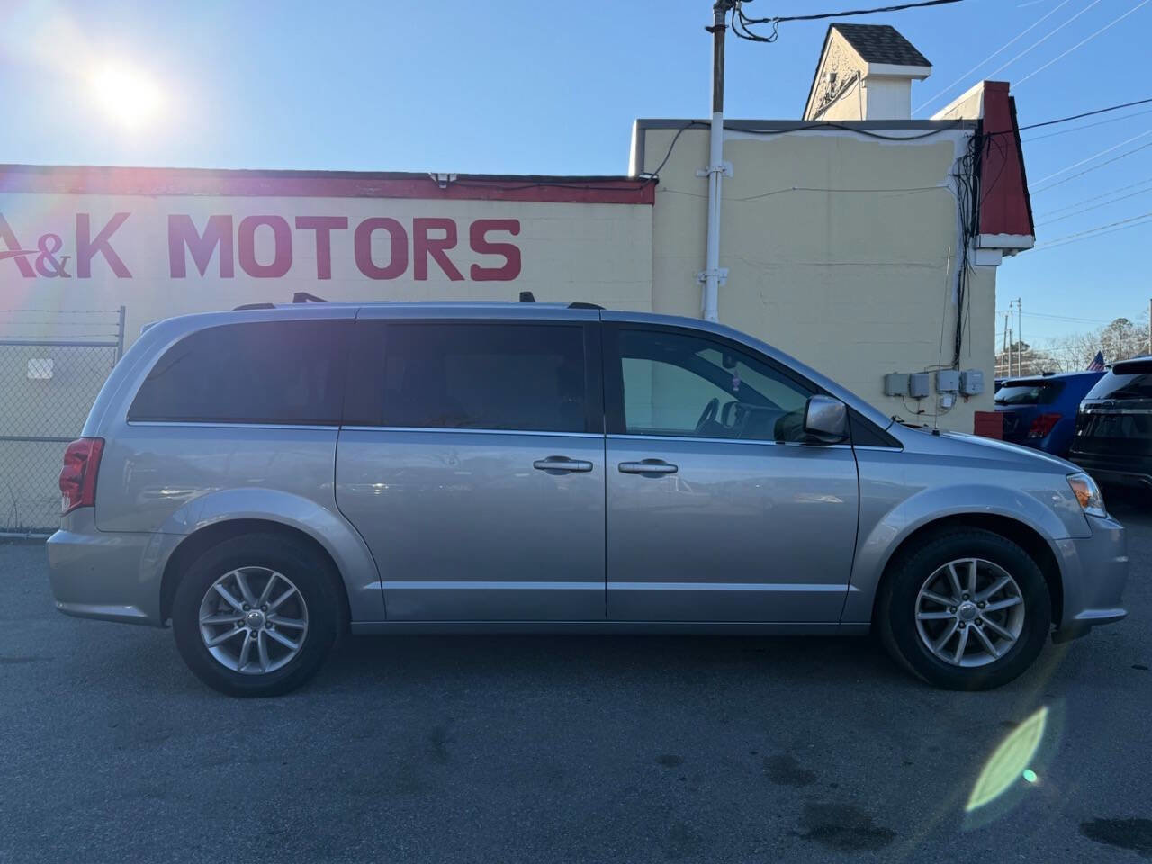 Used 2019 Dodge Grand Caravan SXT image 7