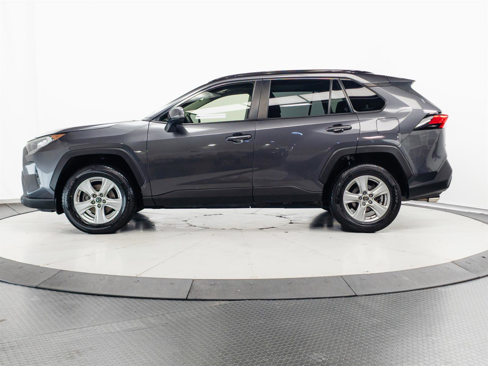 Used 2019 Toyota RAV4 XLE AWD/4WD image 8