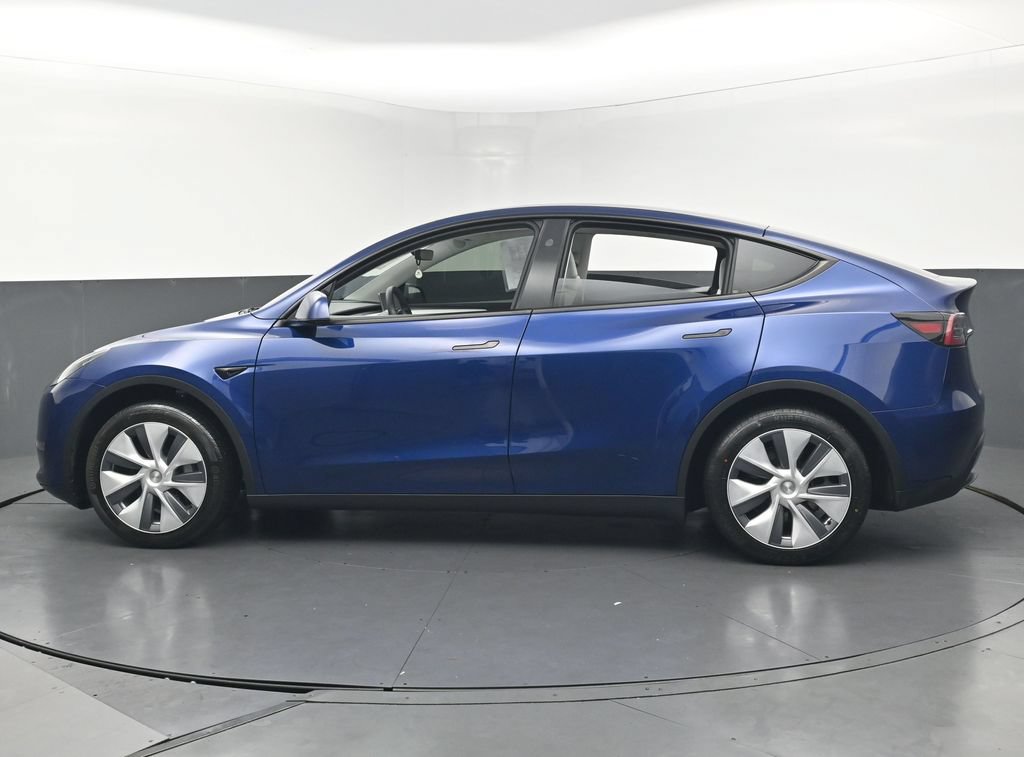 Used 2024 Tesla Model Y 2WD image 7