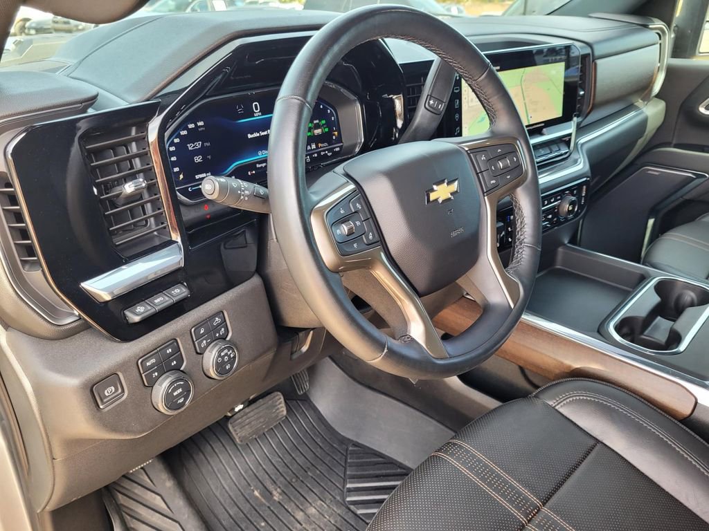 Used 2024 Chevrolet Silverado 3500 High Country w/ Technology Package image 11