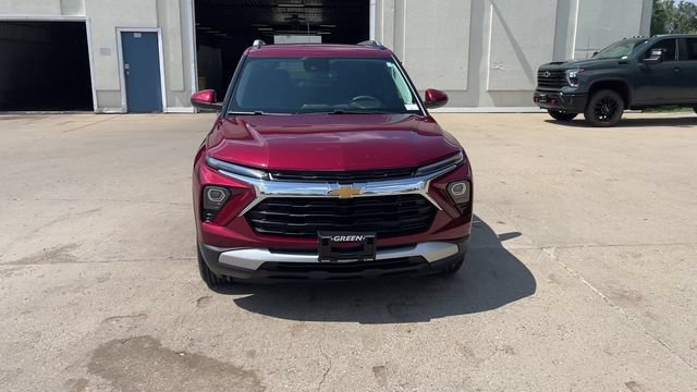 Used 2025 Chevrolet TrailBlazer LT AWD/4WD image 3