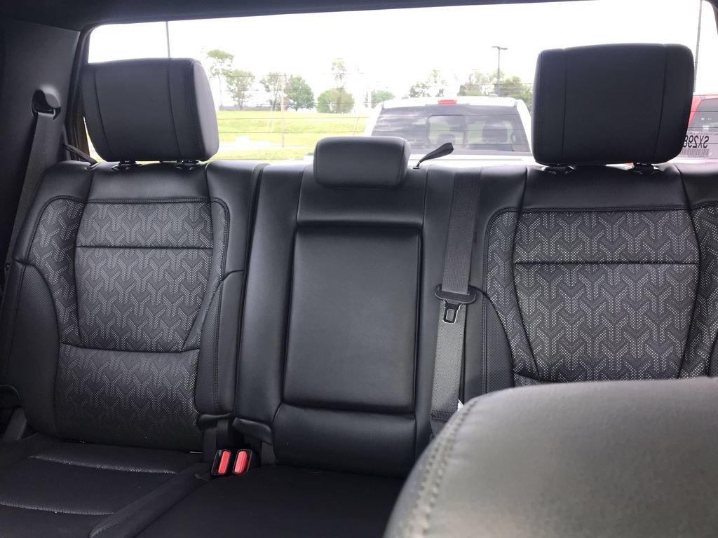 Used 2025 Toyota Tundra Limited AWD/4WD image 23