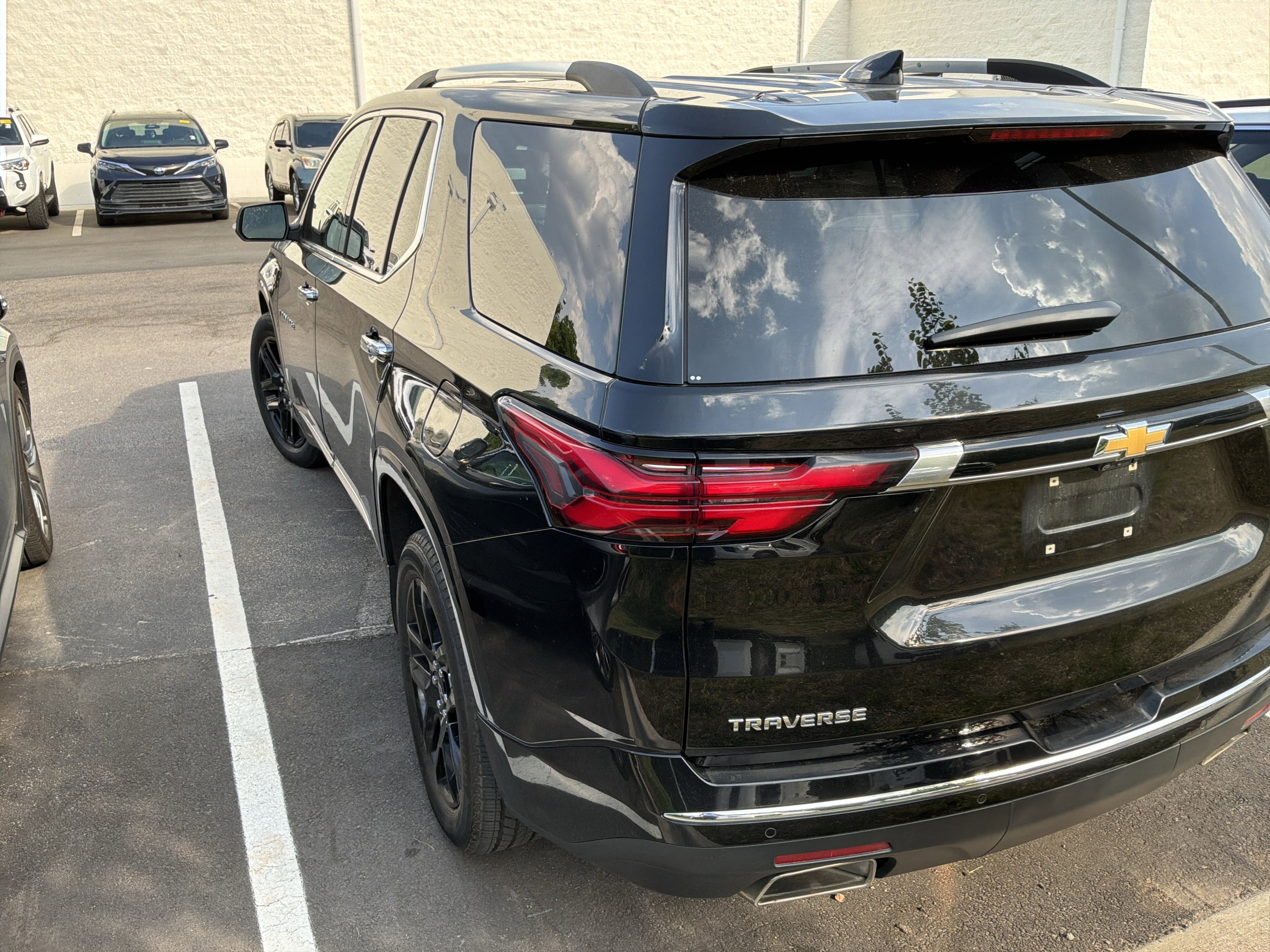 Used 2023 Chevrolet Traverse Premier w/ LPO, Floor Liner Package FWD image 6