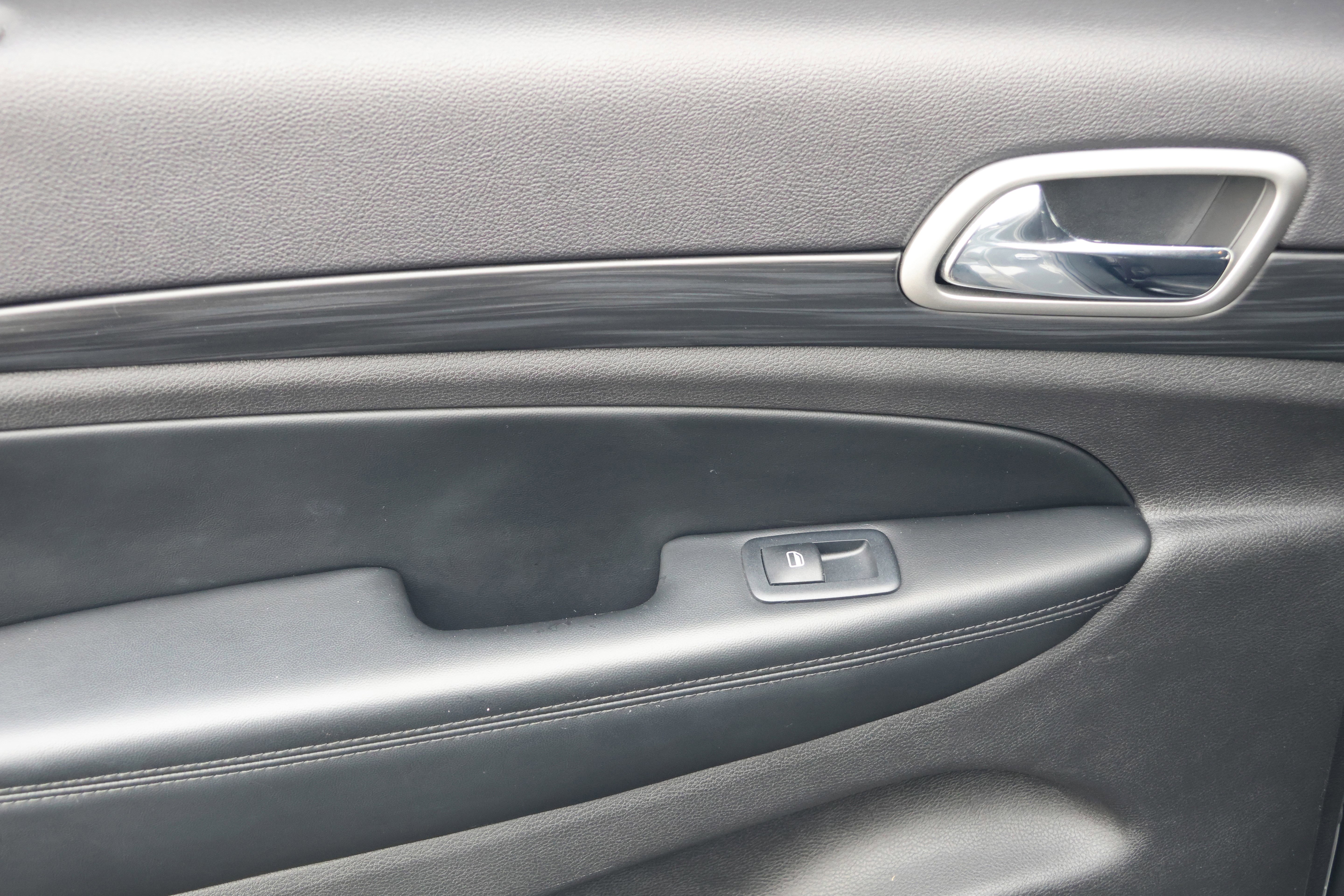 Used 2019 Jeep Grand Cherokee Altitude image 32