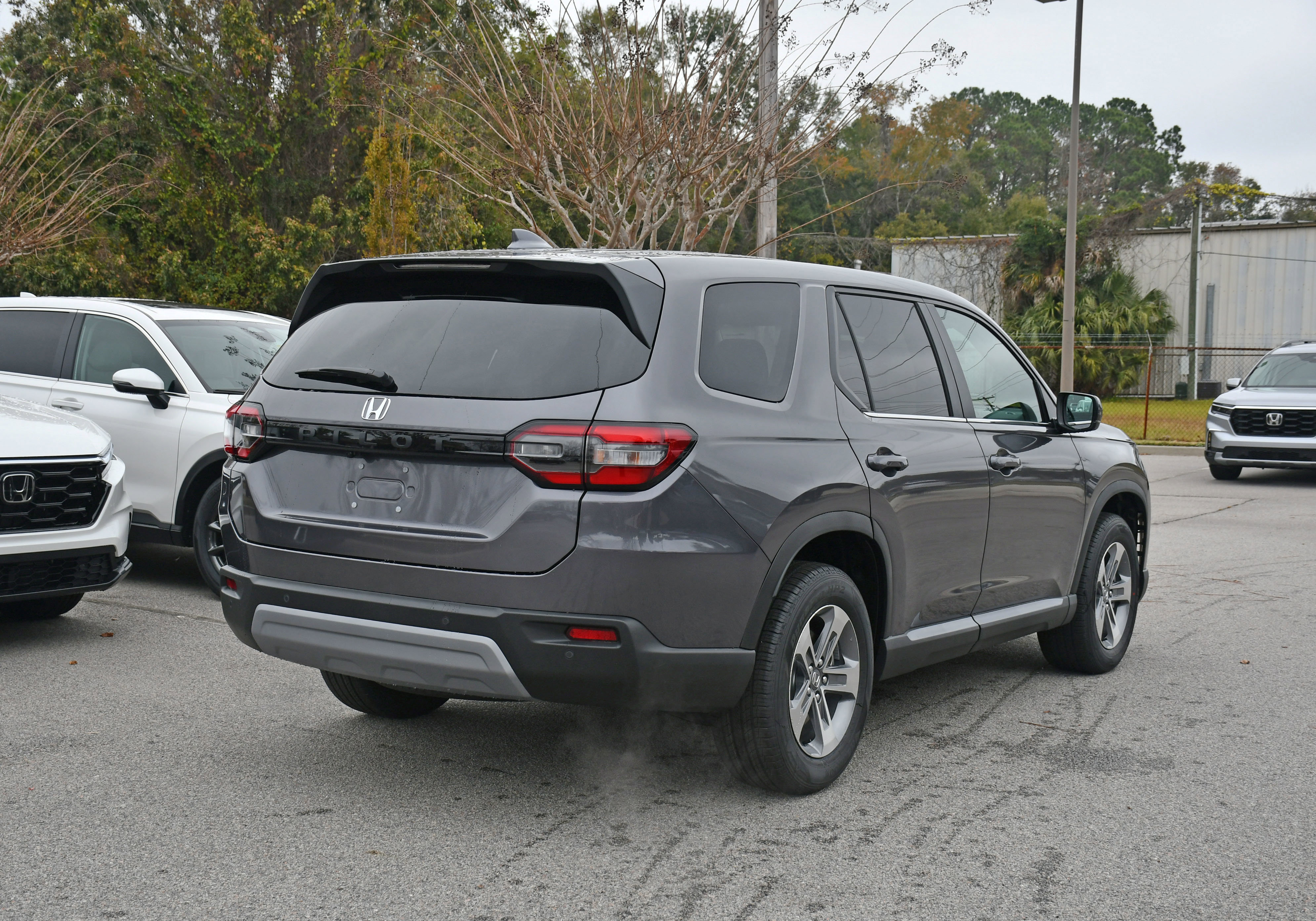 New 2025 Honda Pilot EX-L image 2