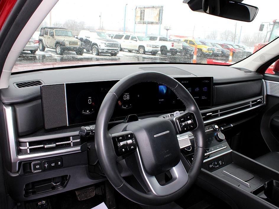 Used 2025 Hyundai Santa Fe SEL FWD image 30