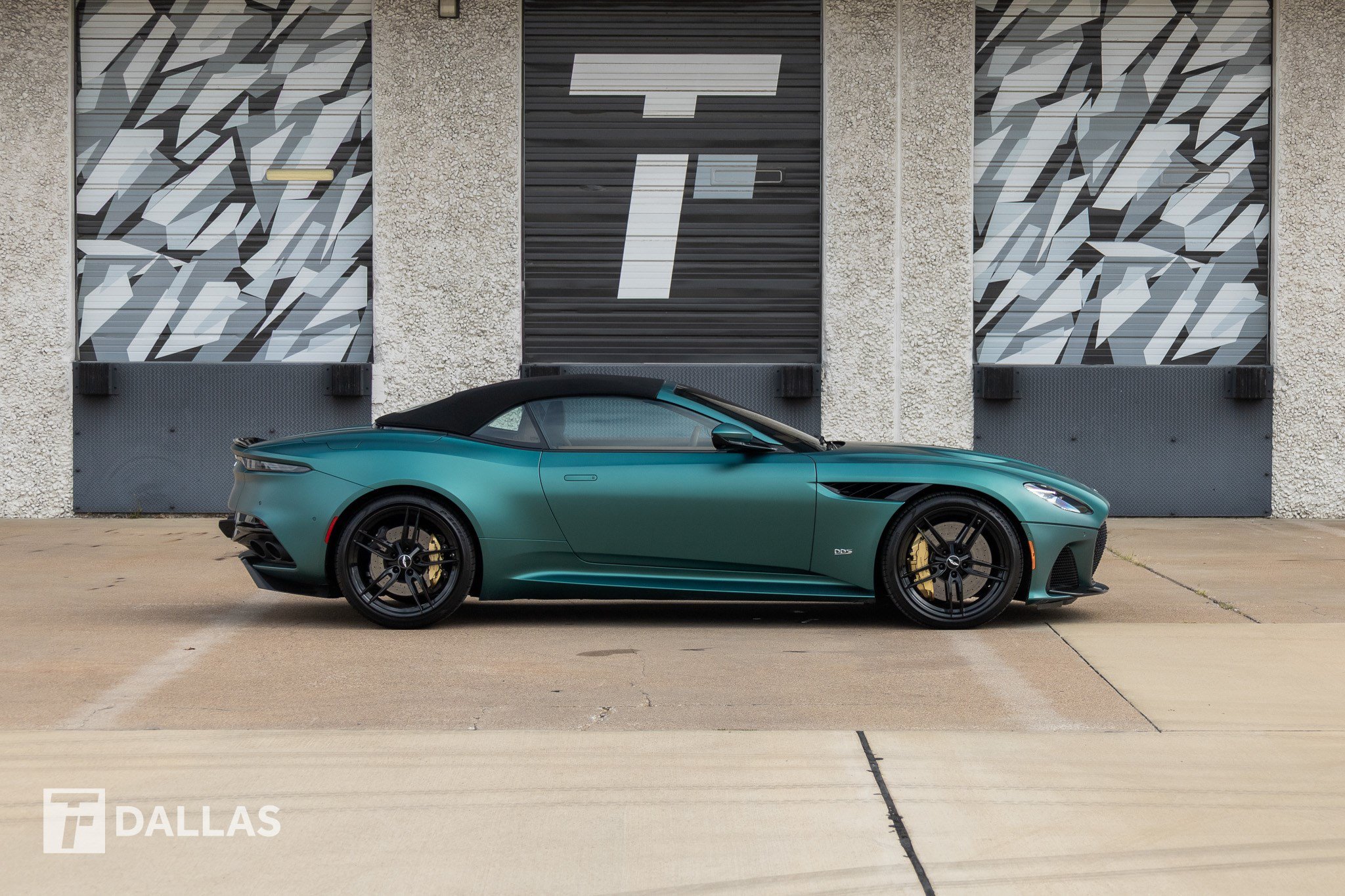 Used 2023 Aston Martin DBS Superleggera Volante RWD image 17