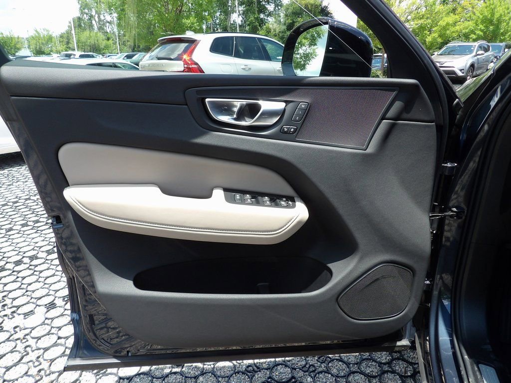 New 2026 Volvo XC60 B5 Plus w/ Protection Package Premier AWD/4WD image 11