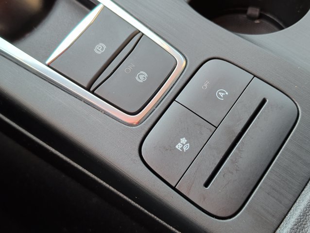 Used 2020 Ford Escape SE FWD image 18