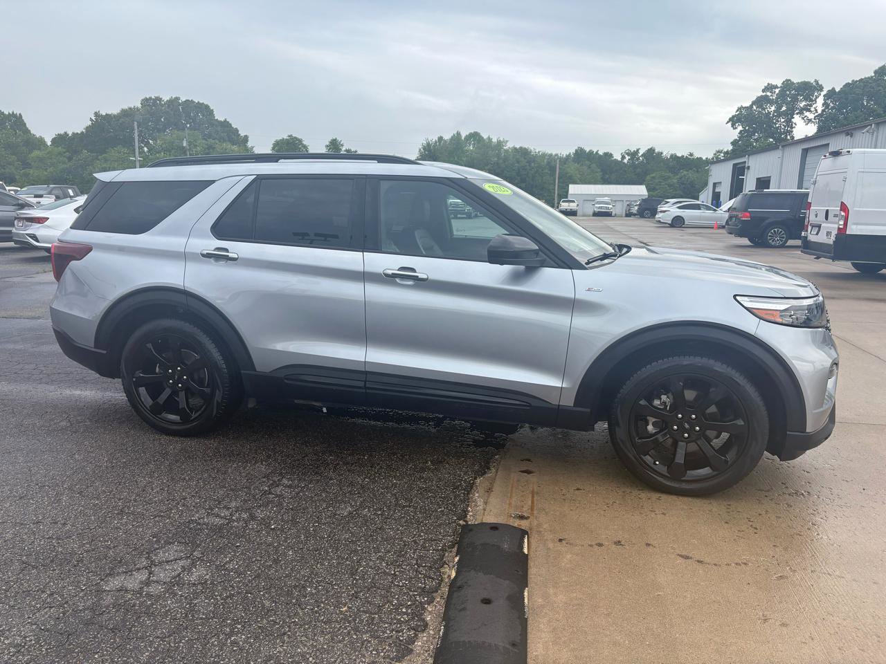 Certified 2023 Ford Explorer ST-Line w/ Class IV Trailer Tow Package RWD image 2