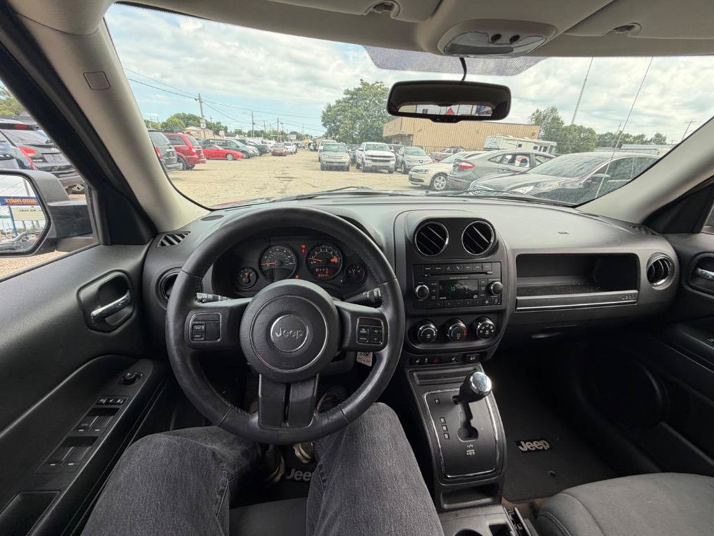 Used 2014 Jeep Patriot Latitude AWD/4WD image 19