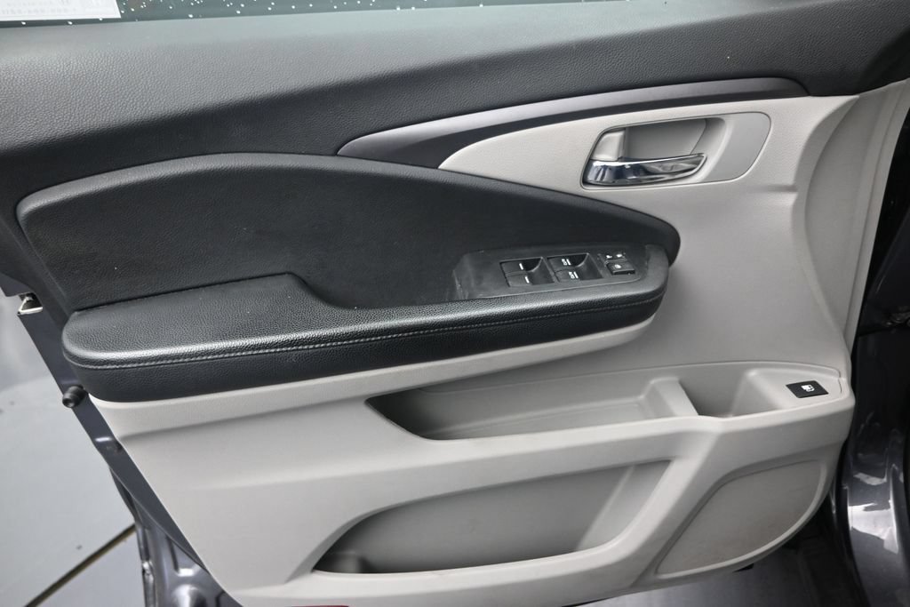 Used 2020 Honda Pilot EX image 10