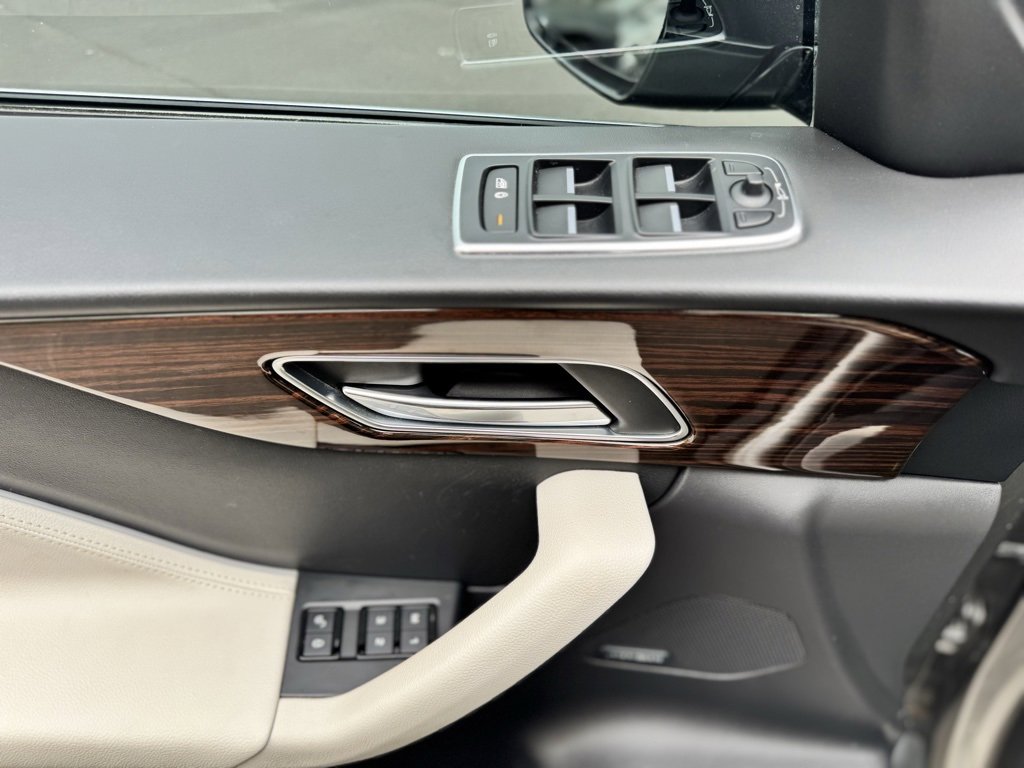 Used 2018 Jaguar F-PACE Prestige image 21