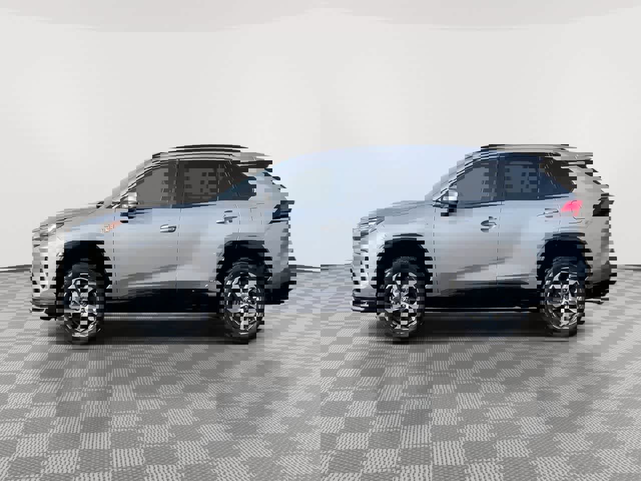 Used 2023 Toyota RAV4 SE image 5