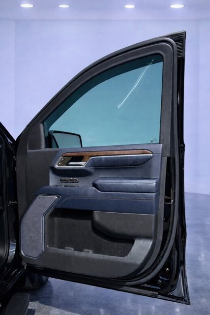 Used 2023 Chevrolet Silverado 1500 High Country w/ Technology Package image 10