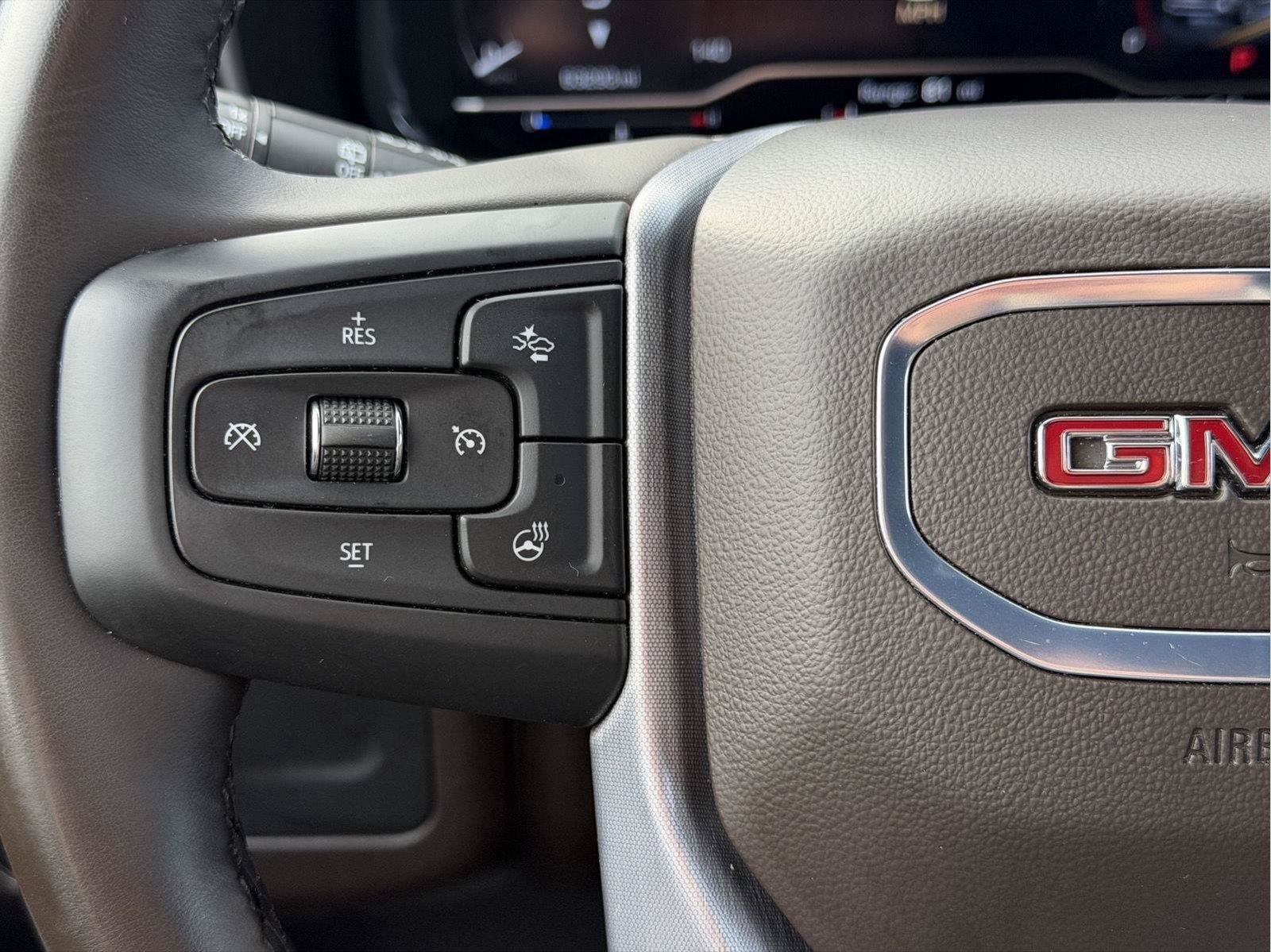 Used 2024 GMC Yukon SLT w/ SLT Luxury Package AWD/4WD image 14