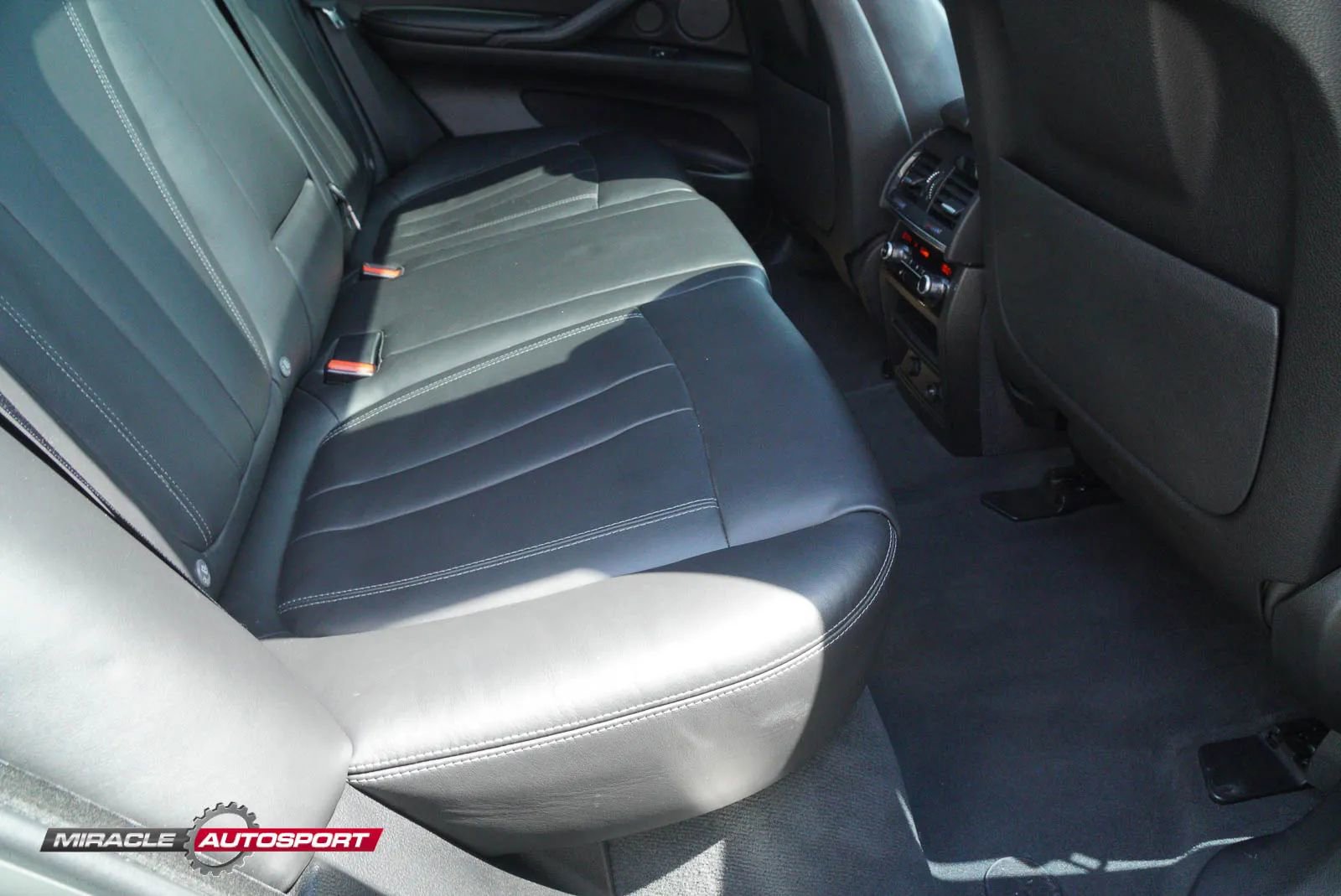 Used 2016 BMW X5 M image 38