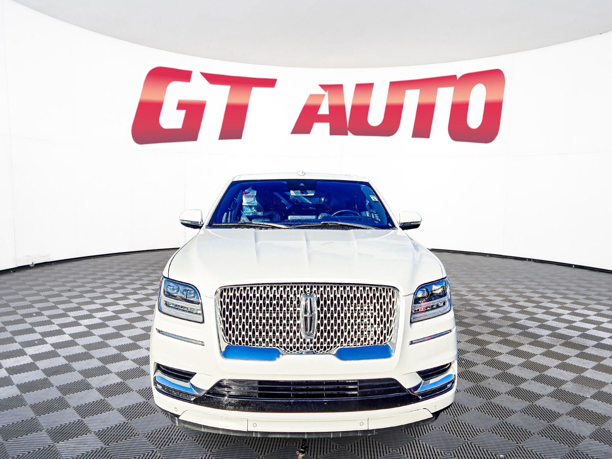 Used 2020 Lincoln Navigator Reserve image 2