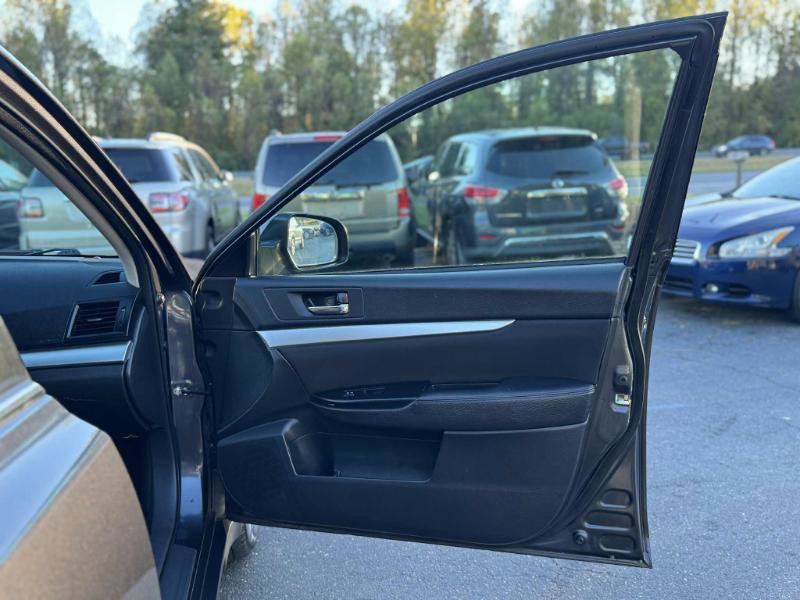 Used 2010 Subaru Outback 2.5i Premium AWD/4WD image 13