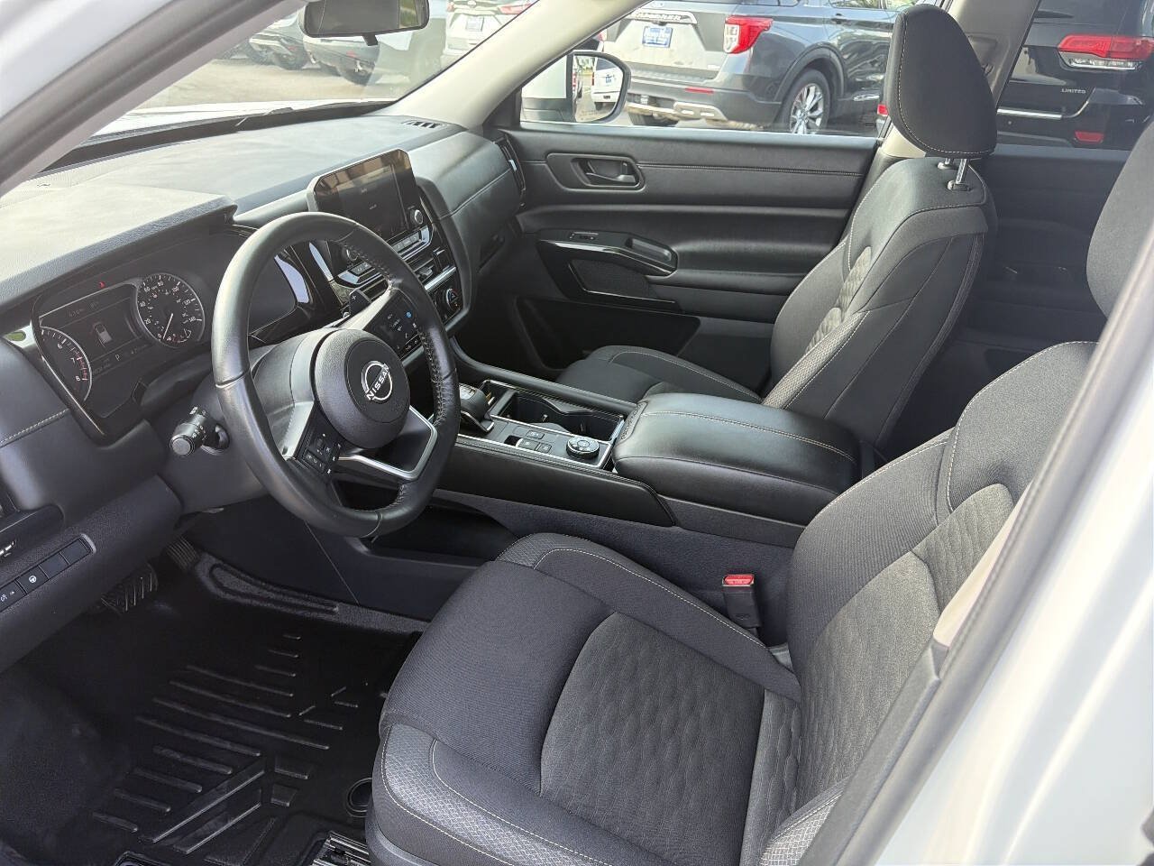Used 2024 Nissan Pathfinder SV AWD/4WD image 10