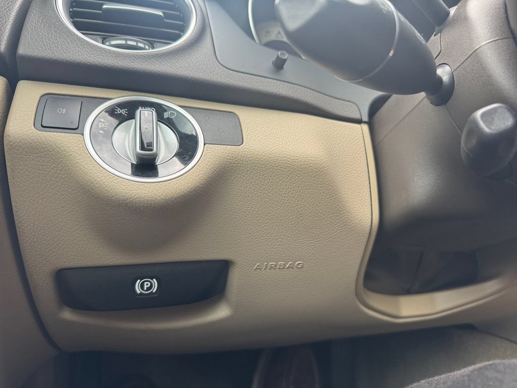 Used 2012 Mercedes-Benz C 300 4MATIC Sedan image 28