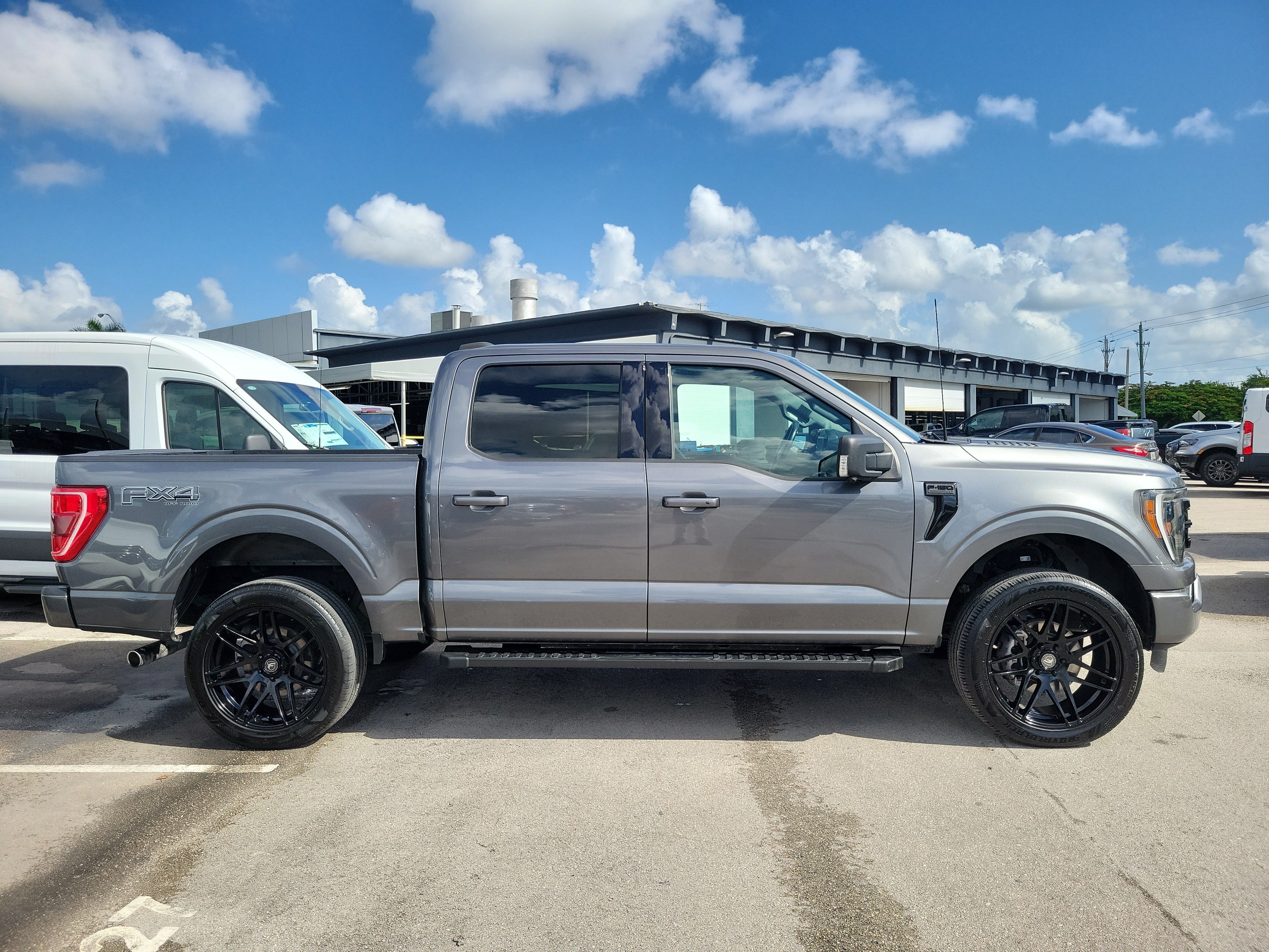 Used 2022 Ford F150 XLT w/ Equipment Group 302A High AWD/4WD image 4
