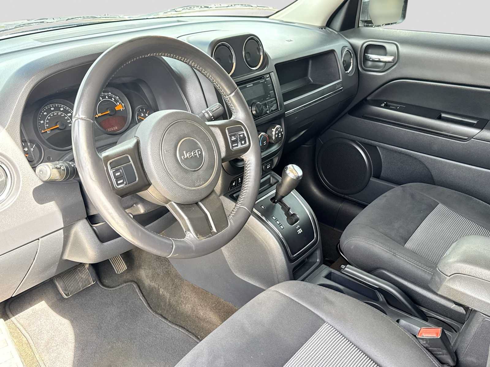 Used 2015 Jeep Patriot Latitude AWD/4WD image 2
