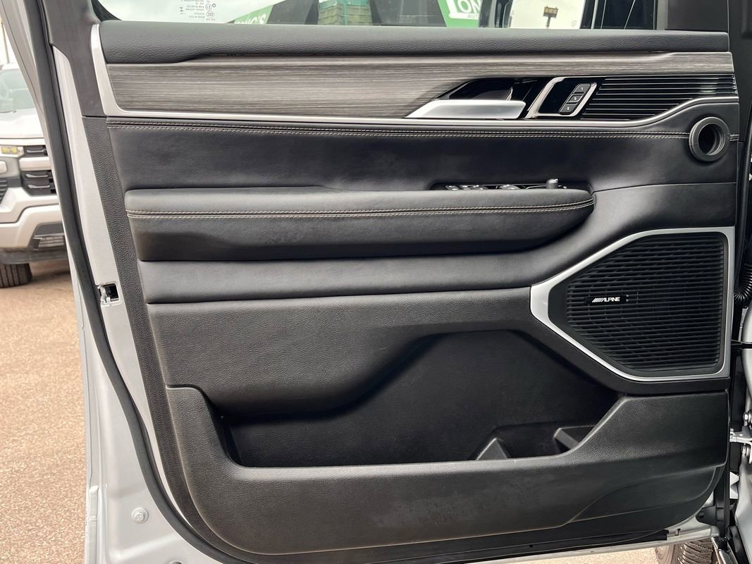 Used 2024 Jeep Wagoneer Series III image 26