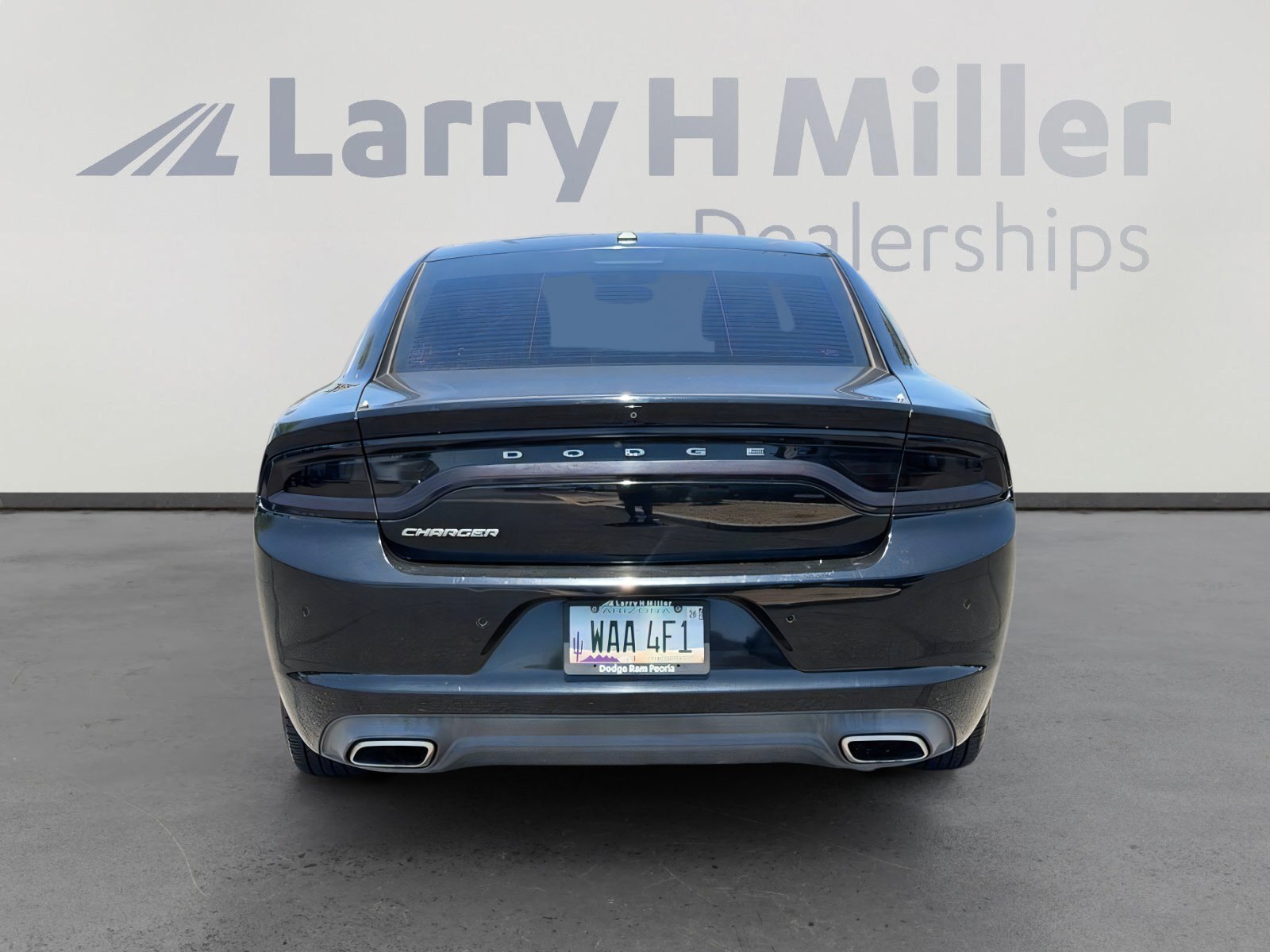 Used 2019 Dodge Charger SXT RWD image 4
