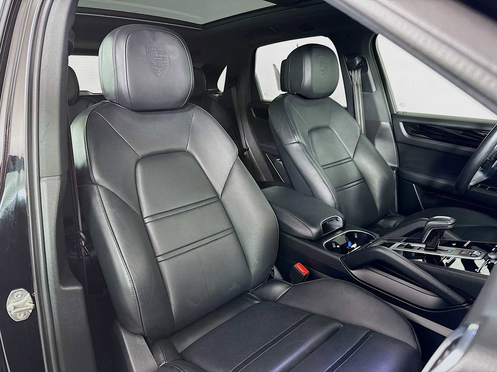 Used 2022 Porsche Cayenne image 27